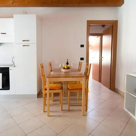 Appartement Mit Grossem Garten, Nah Am Domaso