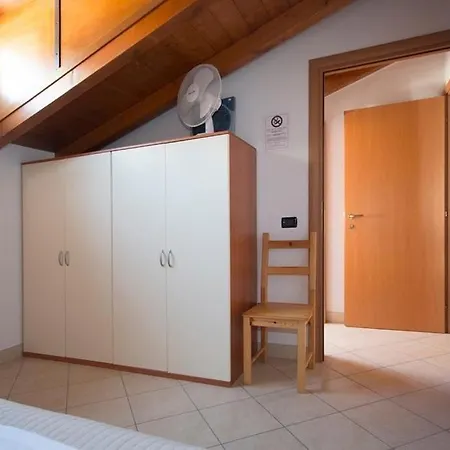 Διαμέρισμα Attico Per 4 Persone