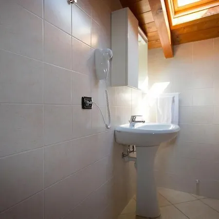 Attico Per 4 Persone Διαμέρισμα